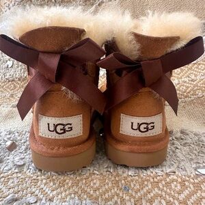 UGG Toddler Mini Bailey Bow II Boot sz 6